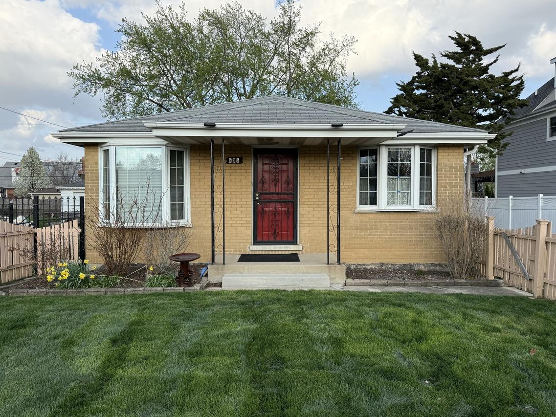 695 N Indiana St., Elmhurst, IL 60126
