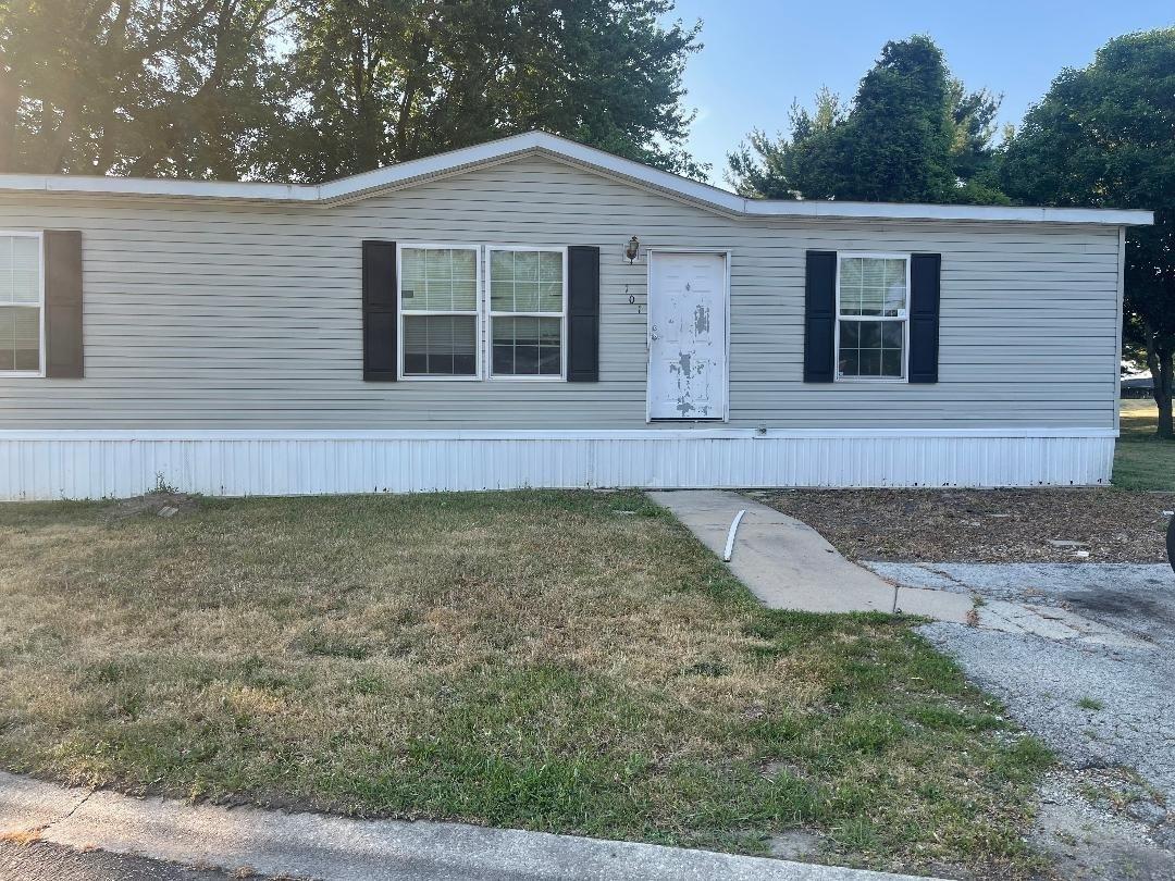 101 Carriage Ln., Sauk Village, IL 60411