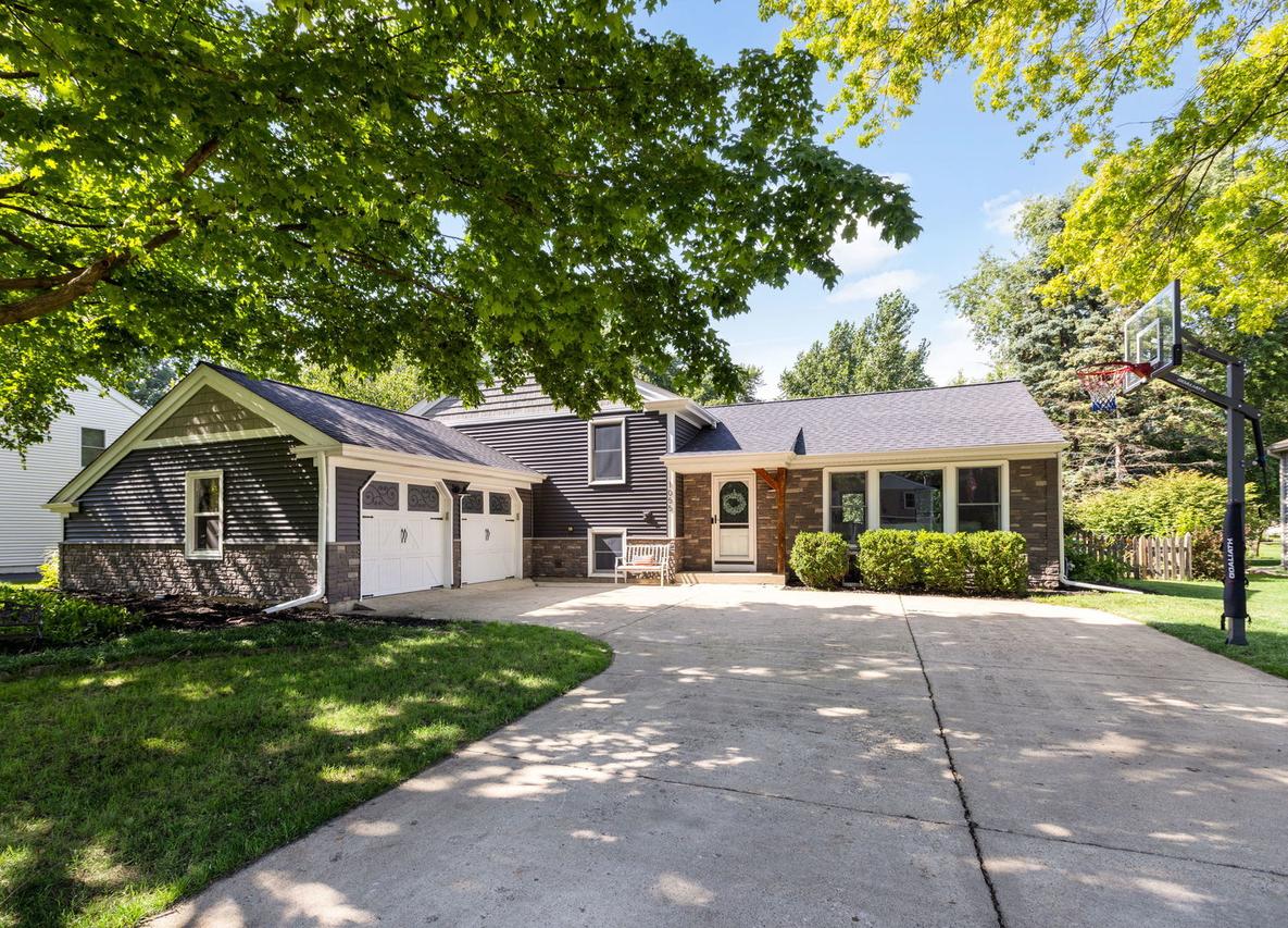 1055 Cardinal Ct., Batavia, IL 60510