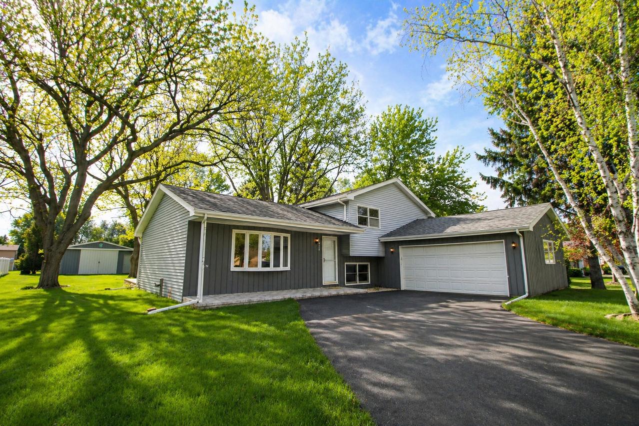 12748 S Elaine Dr., Plainfield, IL 60585