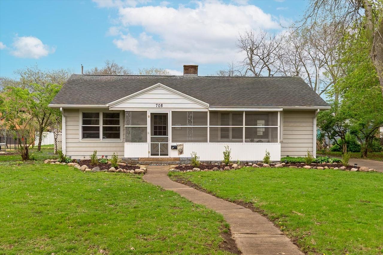 708 Market St., Henry, IL 61537