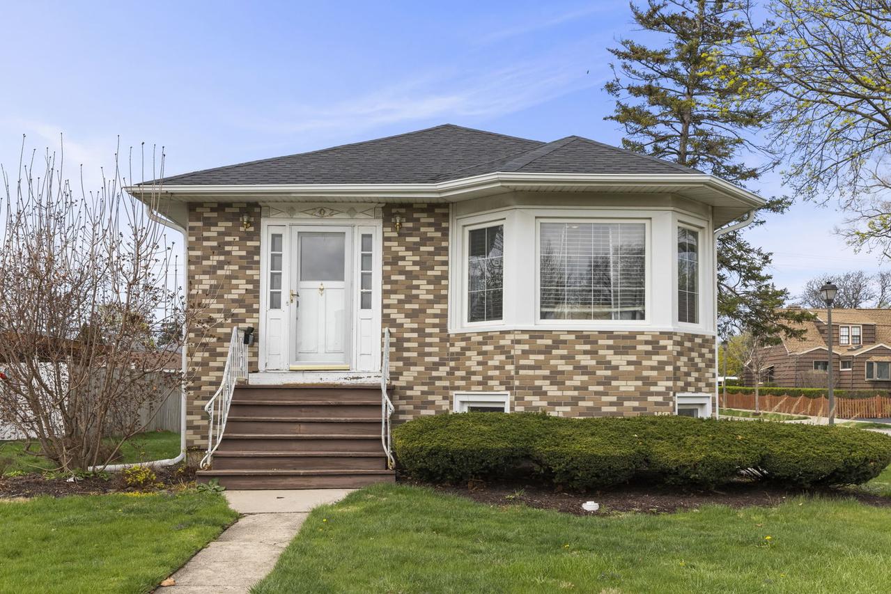 202 S Pick Ave., Elmhurst, IL 60126