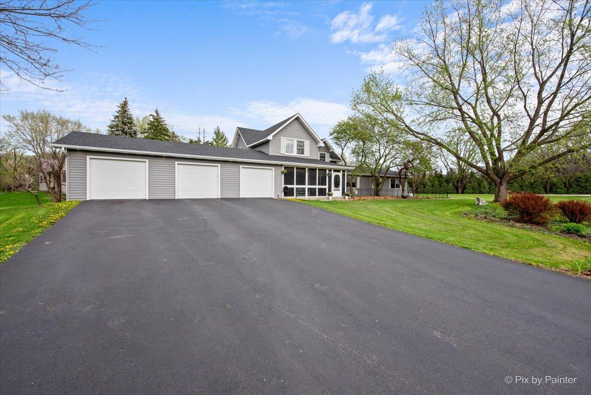 39W030 Poplar Ln., St. Charles, IL 60175