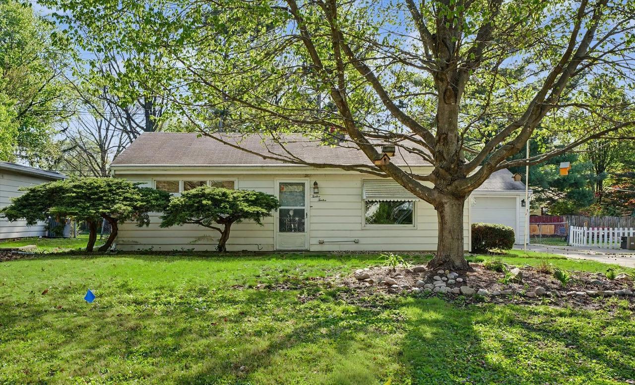 1212 Cambridge Dr., Champaign, IL 61821