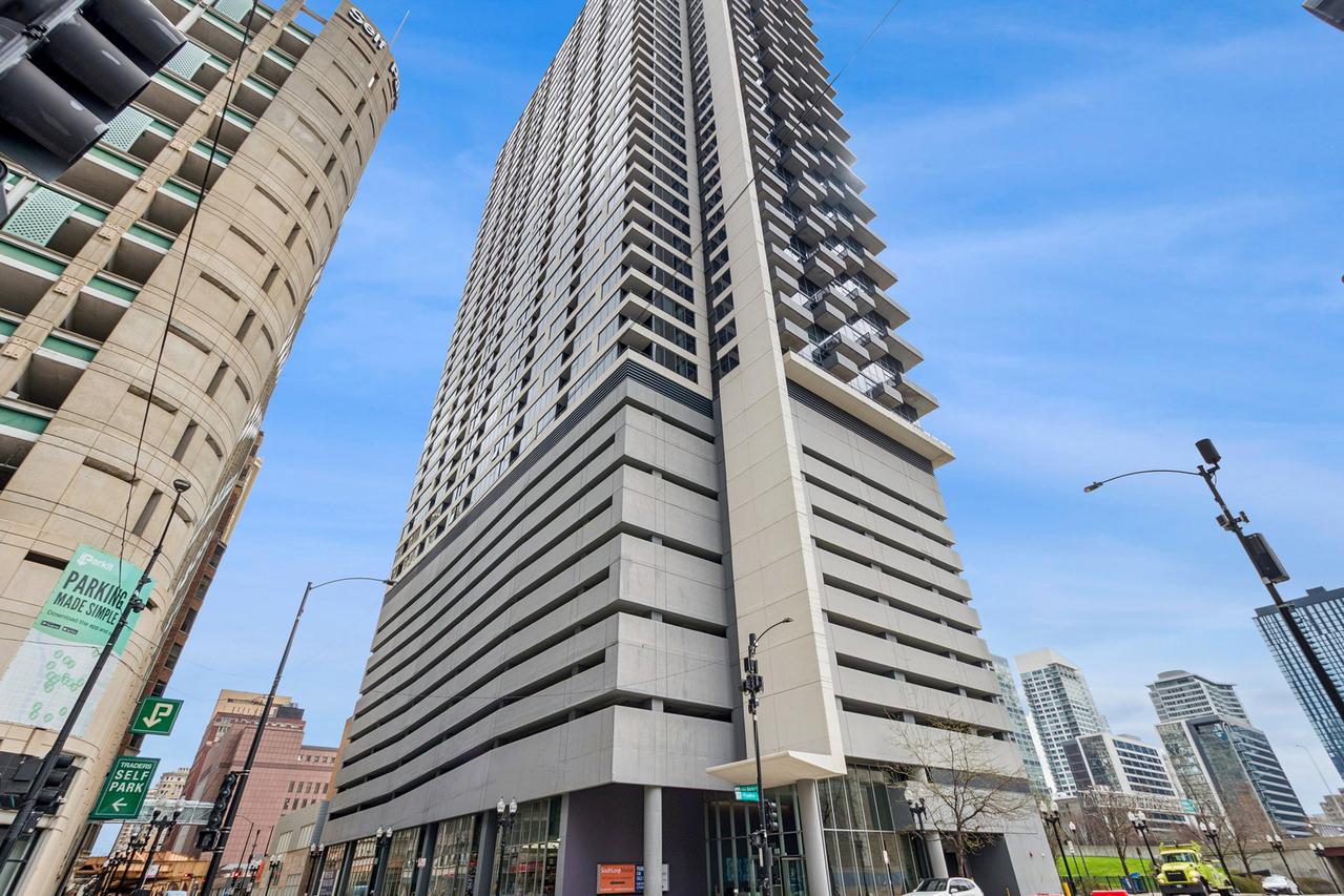 235 W Van Buren St. #1419, Chicago, IL 60607