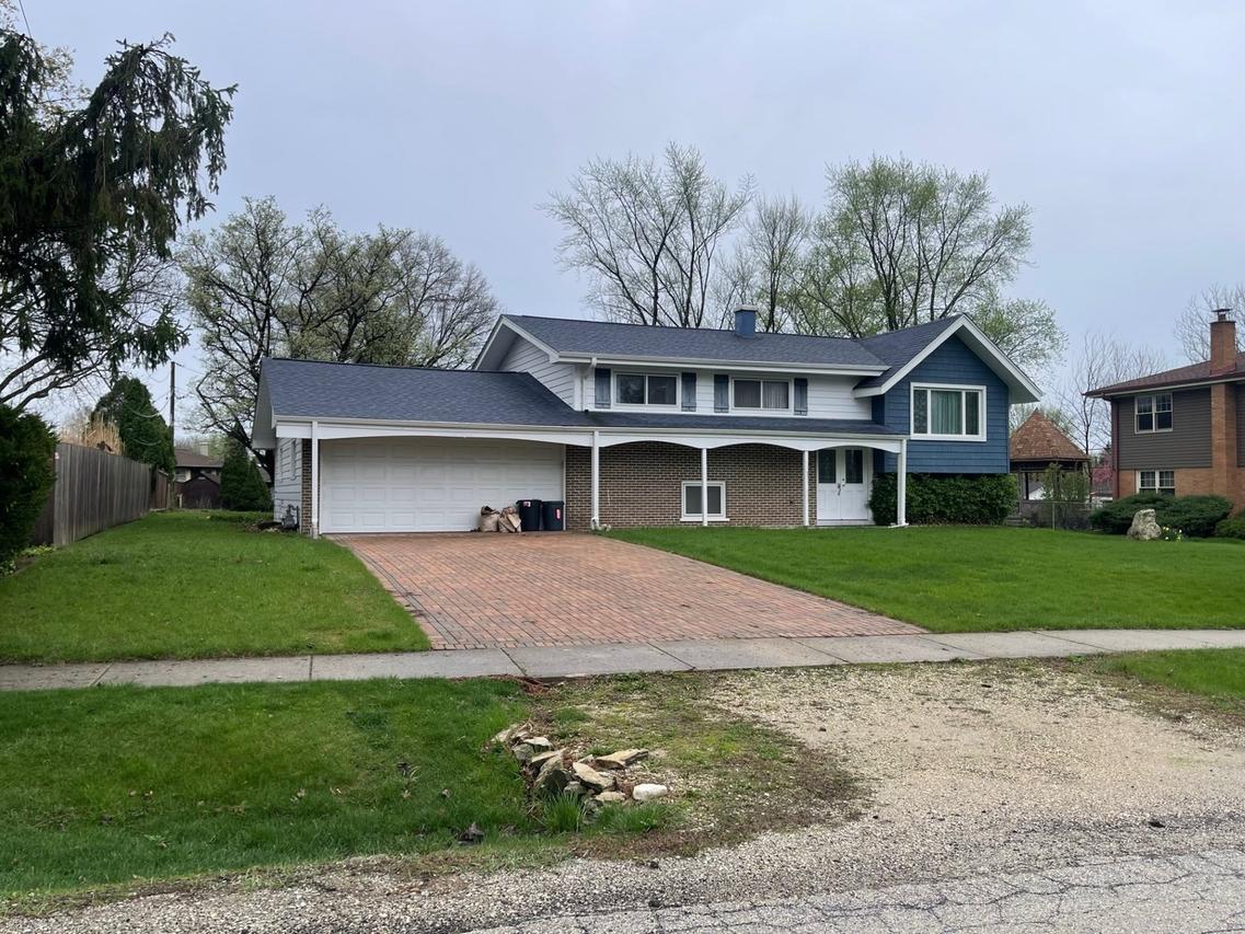 615 E Turner Ave., Roselle, IL 60172