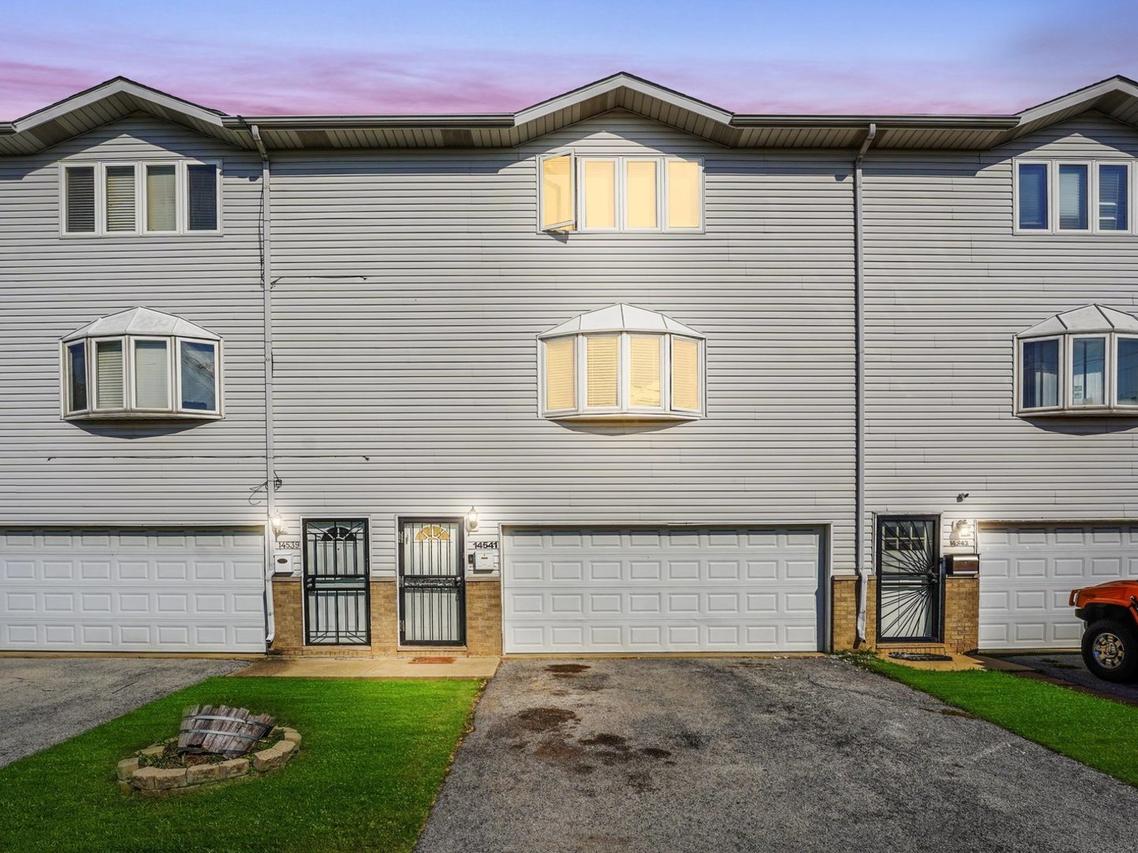 14541 S Marquette Ave., Burnham, IL 60633