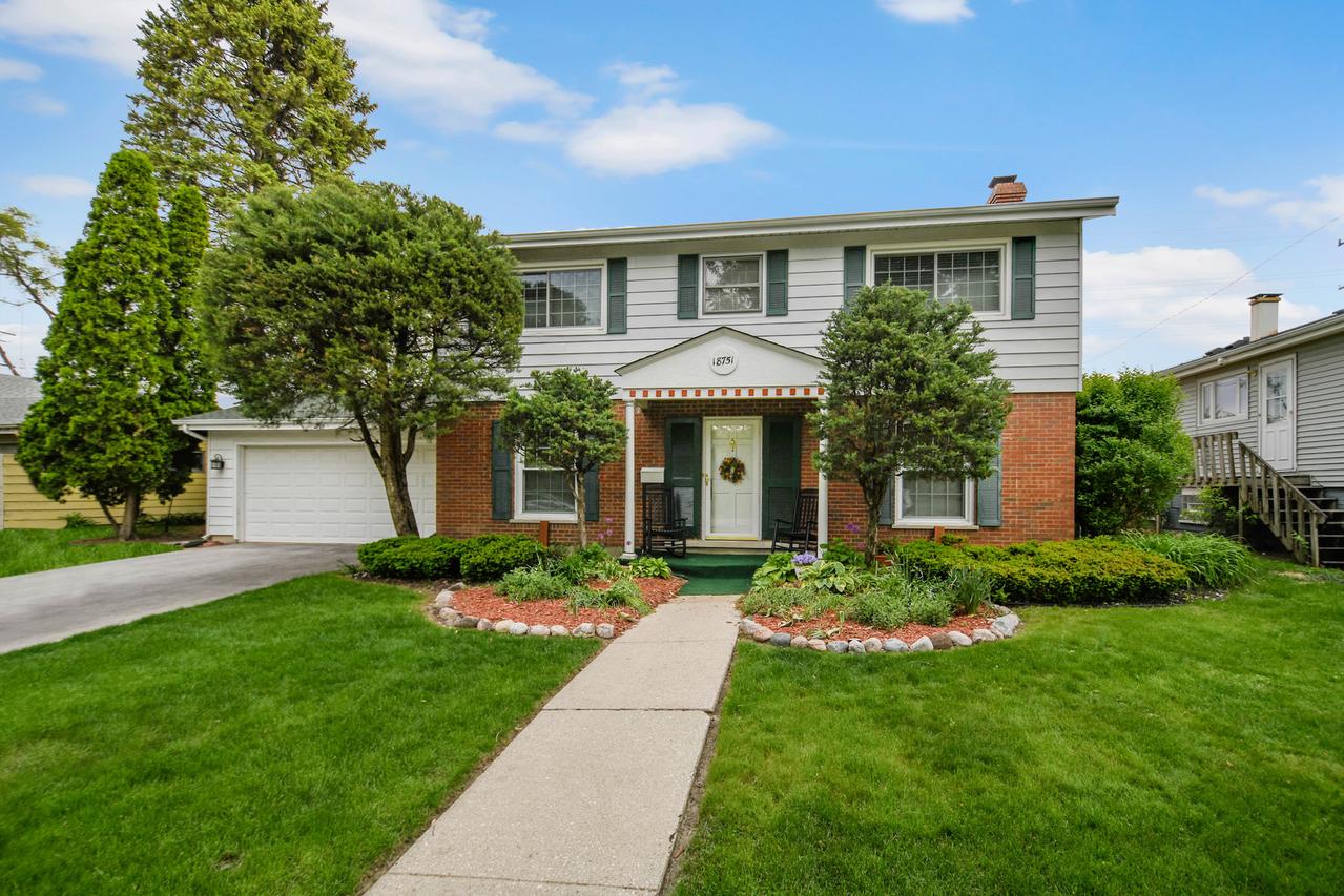 18751 Kings Rd., Homewood, IL 60430