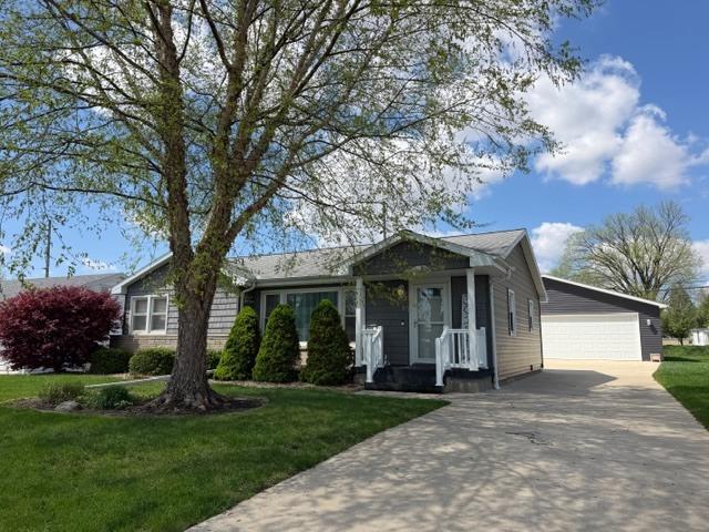 301 Cedar Dr., Clinton, IL 61727