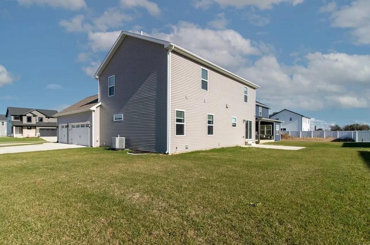 6101 Wrigley Dr., Bloomington, IL 61705