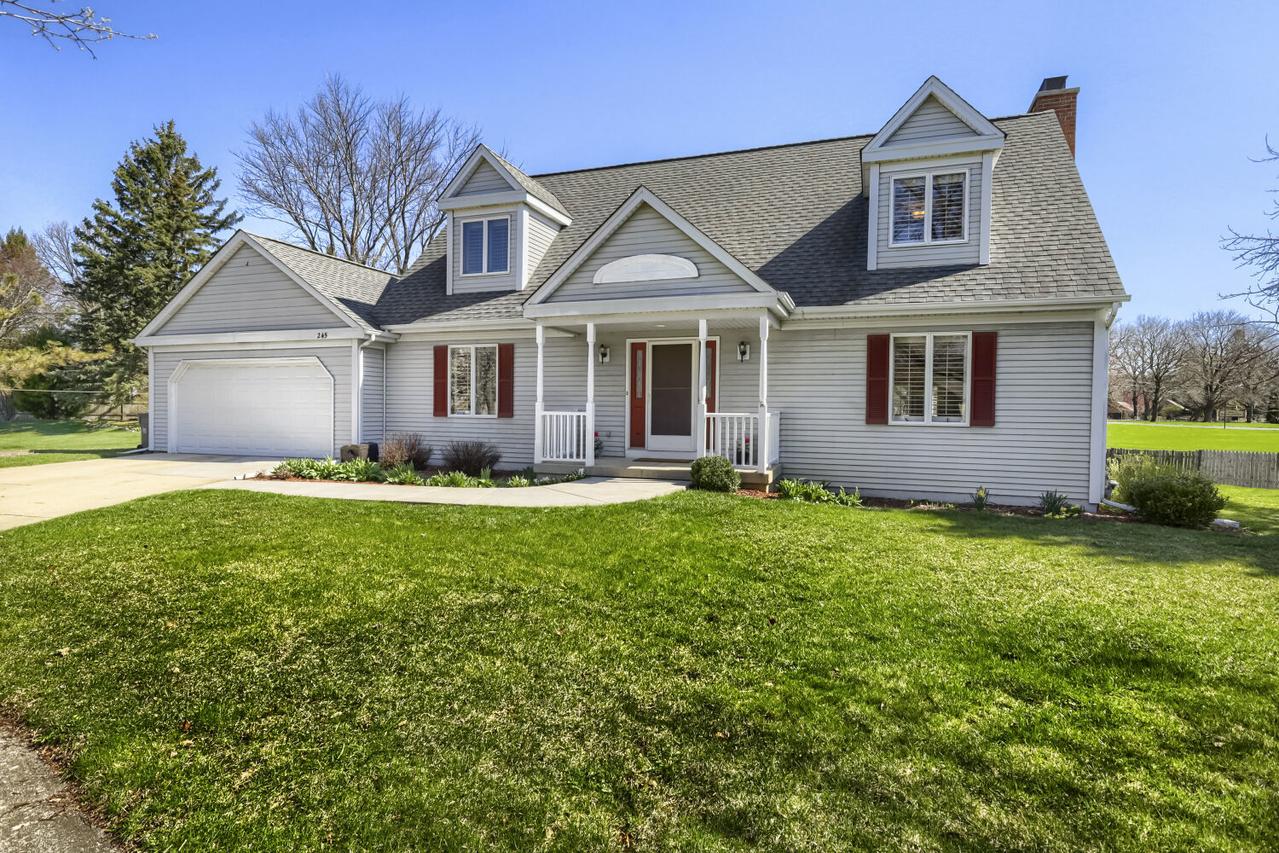 245 Old Forge Rd., Elgin, IL 60123