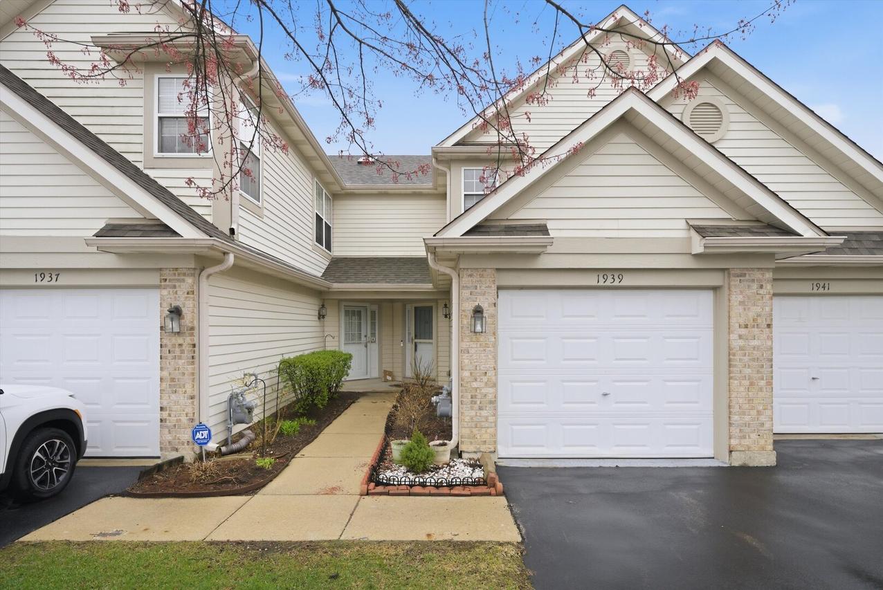 1939 Grove Ave., Schaumburg, IL 60193