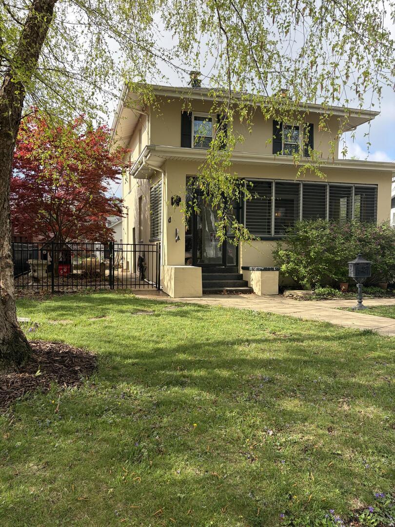 1517 E Olive St., Bloomington, IL 61701