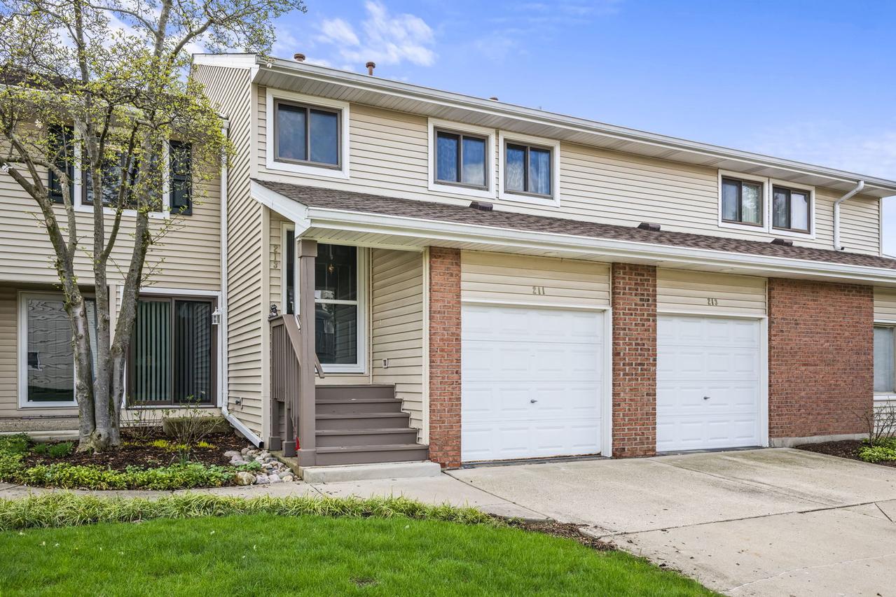 213 Winding Oak Ln., Buffalo Grove, IL 60089