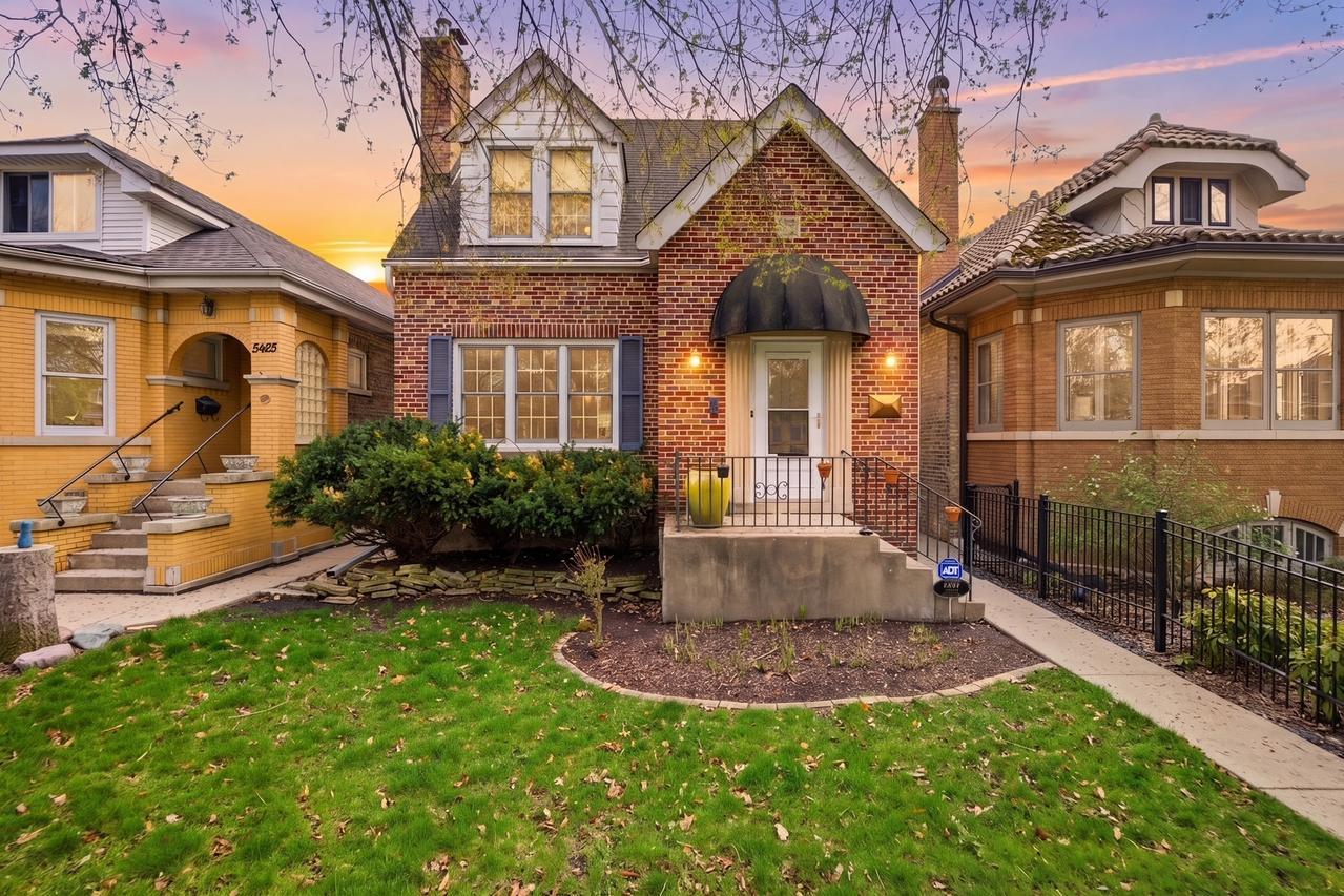 5455 W Cullom Ave., Chicago, IL 60641