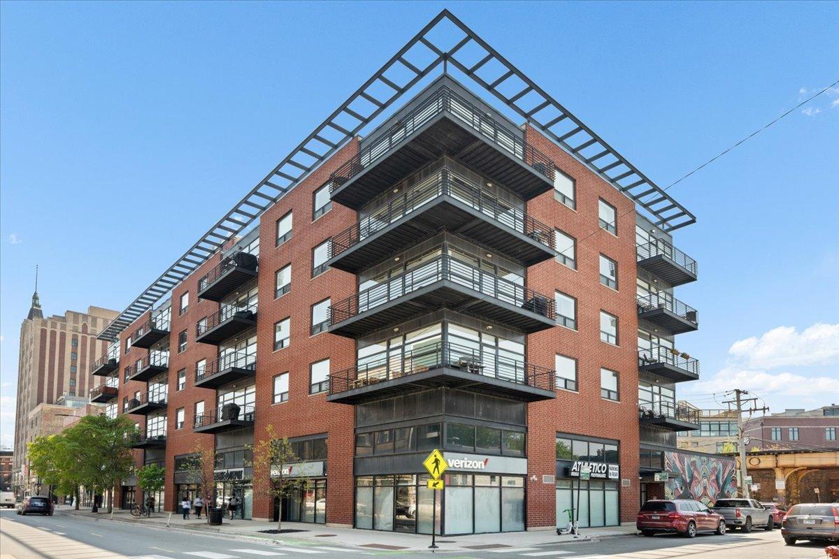 2045 W Concord Pl. #401, Chicago, IL 60647