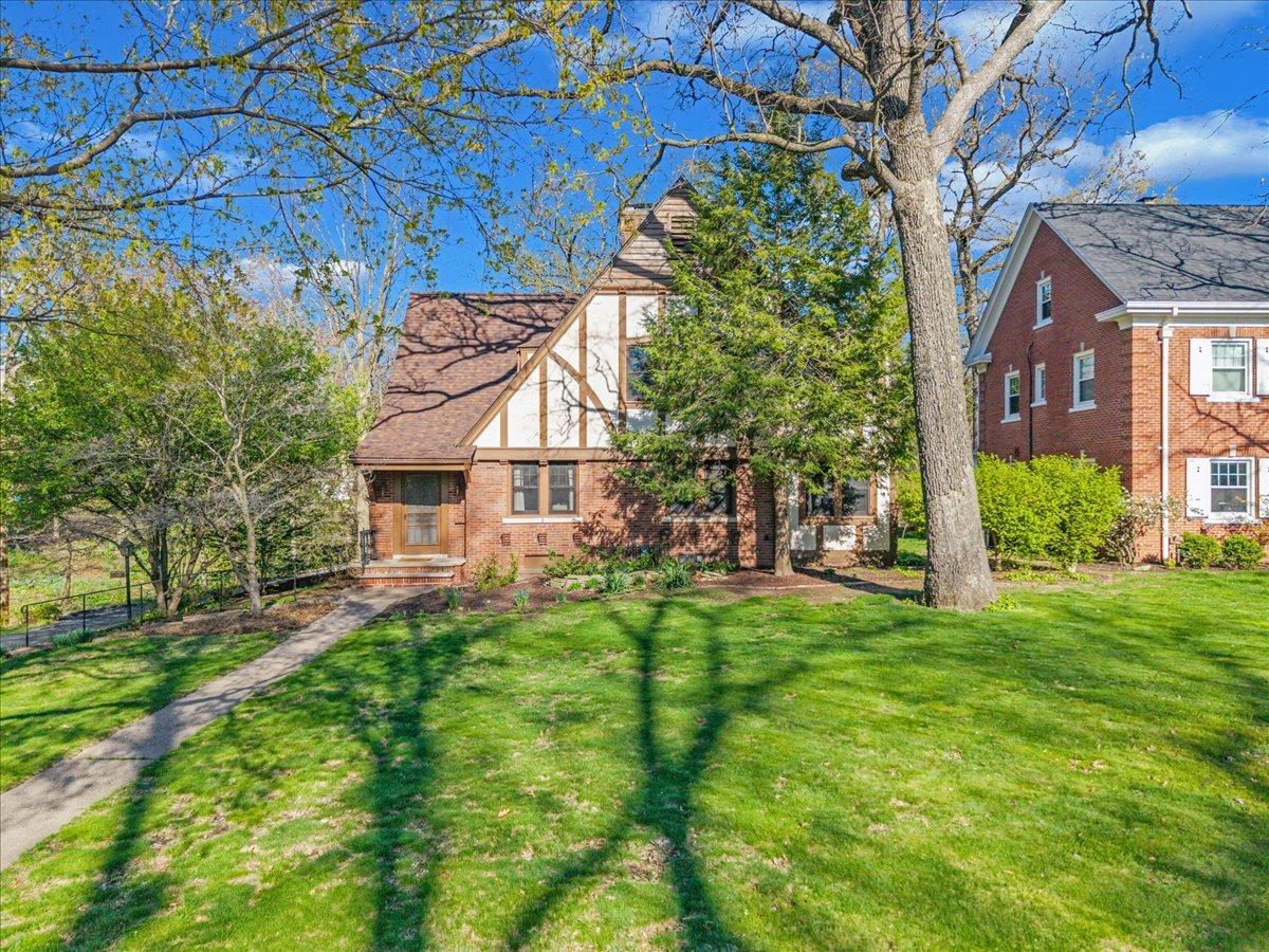 1726 27th St., Moline, IL 61265