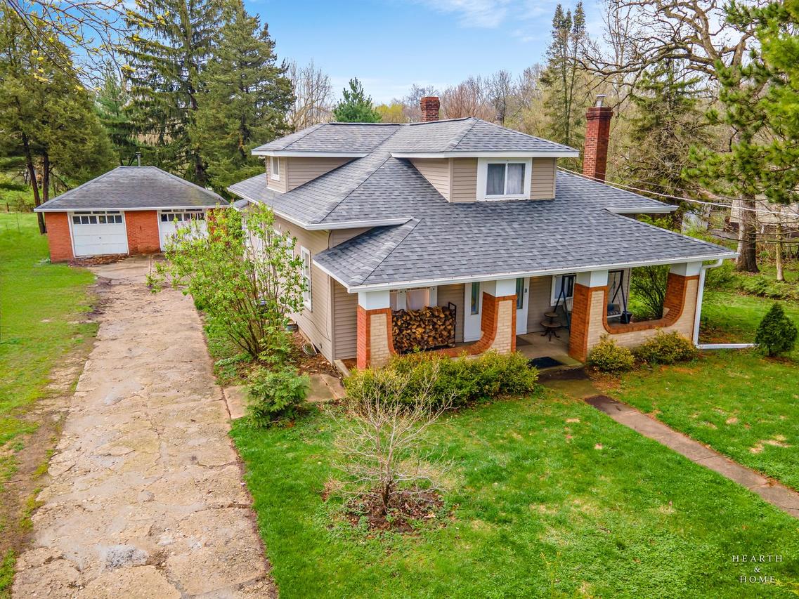 519 Algonquin Rd., Fox River Grove, IL 60021