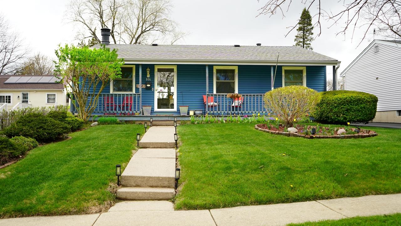 806 S Oak St., West Chicago, IL 60185