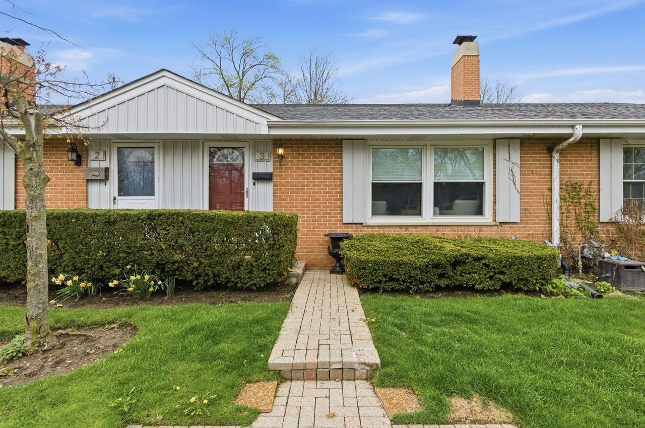 3 Robin Hood Ln., Northfield, IL 60093