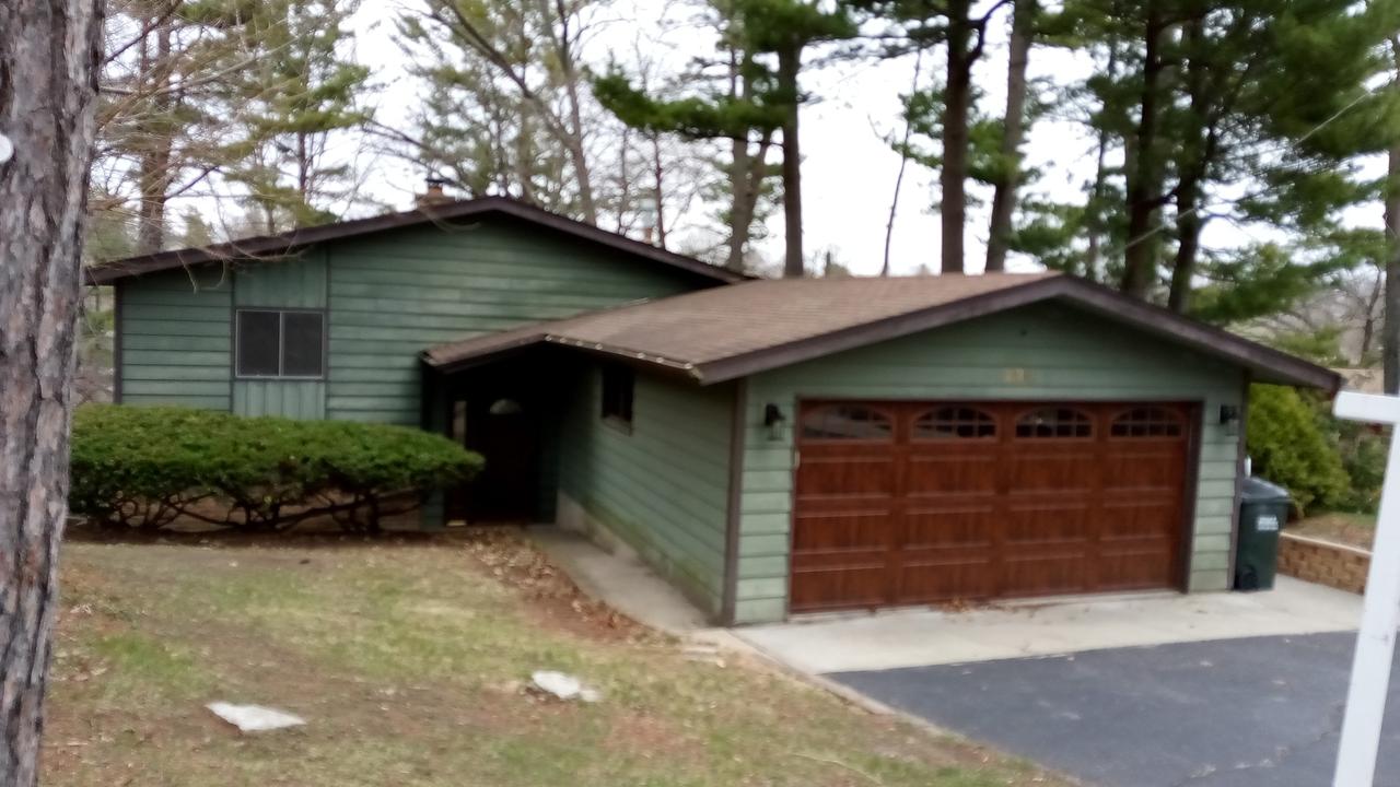 234 Indian Tr., Lake In The Hills, IL 60156