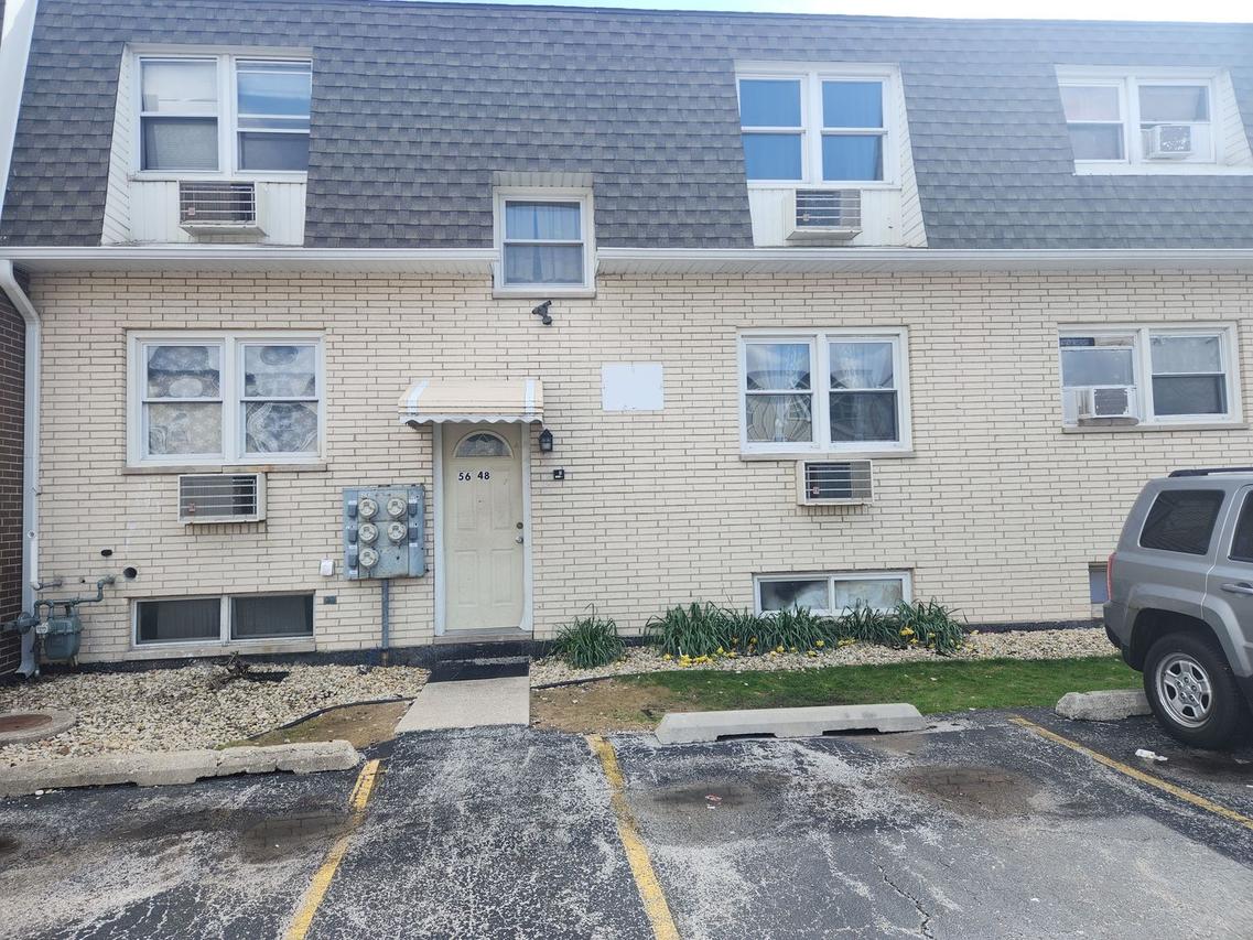 5648 Saint James Ct., Oak Lawn, IL 60453