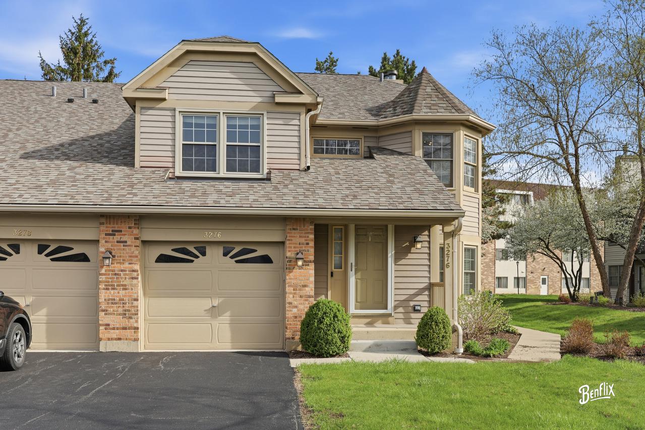 3276 N Carriage Way Ct. #D, Arlington Heights, IL 60004