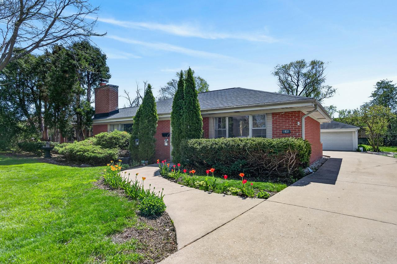 1931 Oakwood Rd., Northbrook, IL 60062