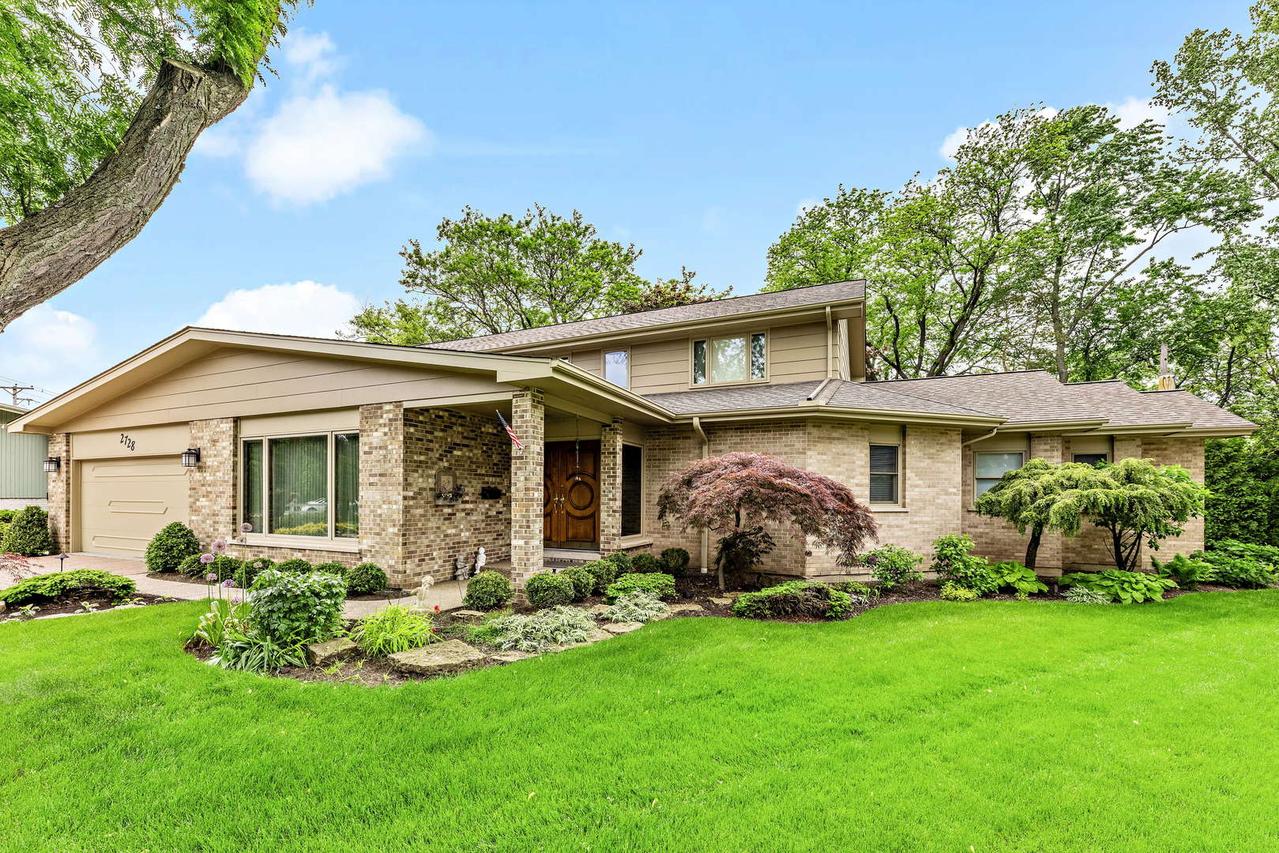 2728 Old Glenview Rd., Wilmette, IL 60091