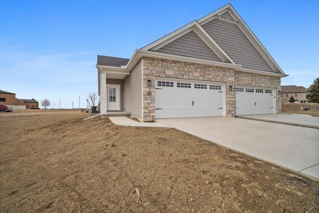 13 Stone Mill Ct., Bloomington, IL 61705