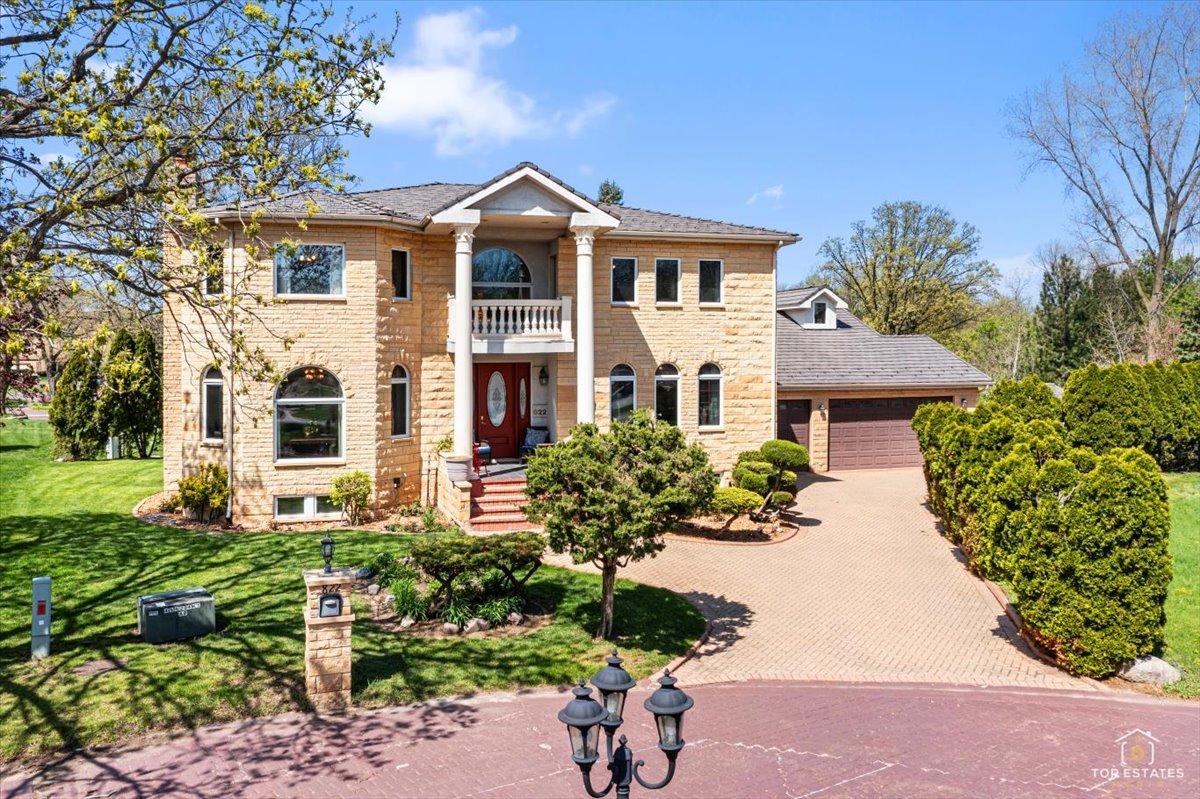 822 Coventry Ln., Oak Brook, IL 60523