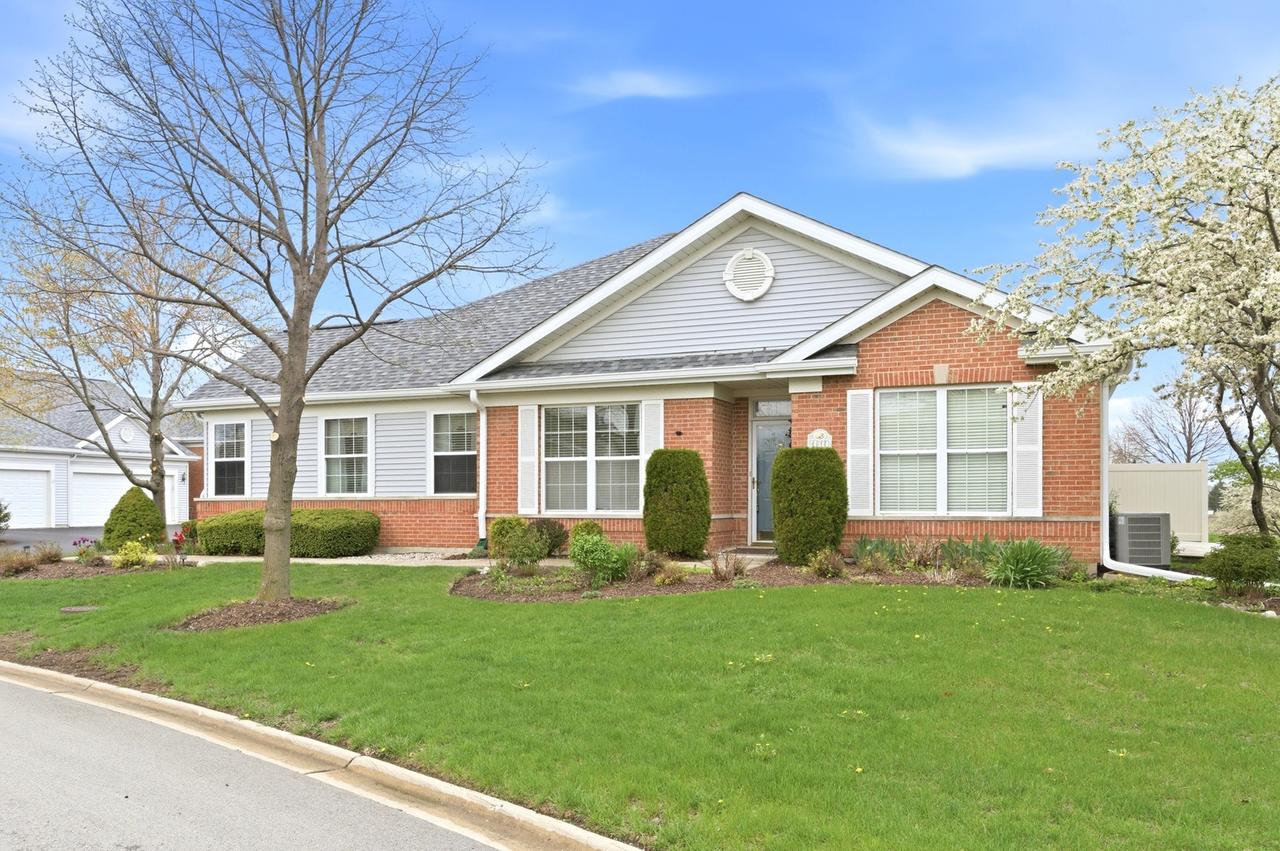 21520 Victory Lake Way, Crest Hill, IL 60403