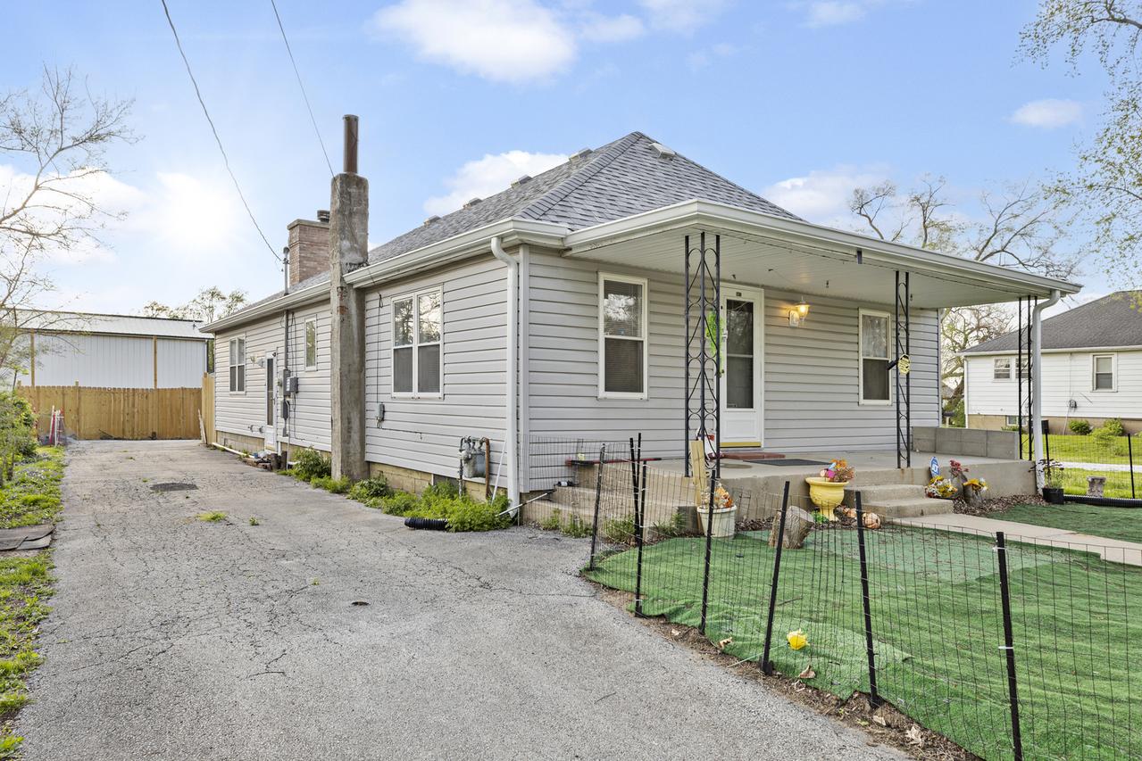 907 N Virginia St., Watseka, IL 60970
