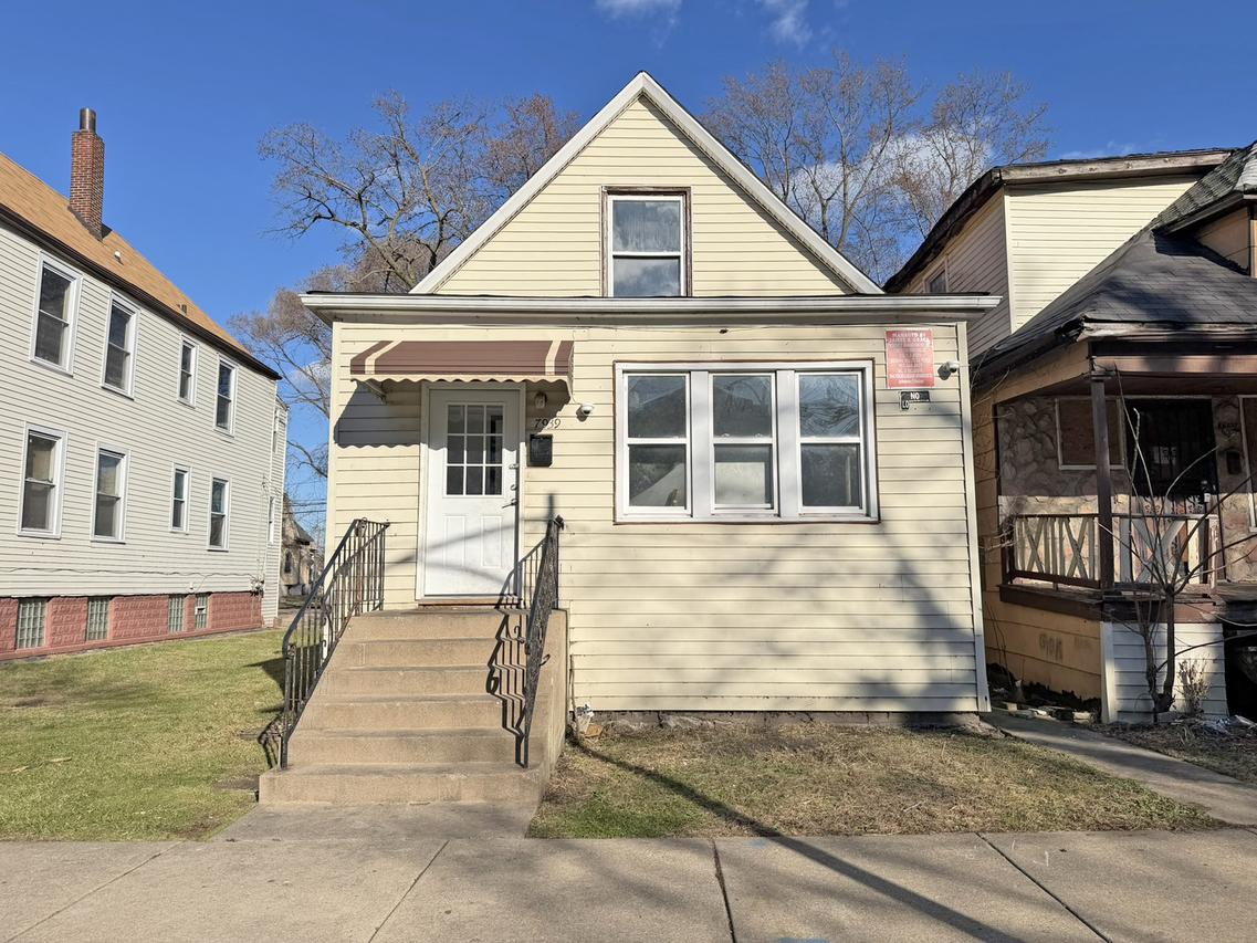 7939 S Escanaba Ave., Chicago, IL 60617