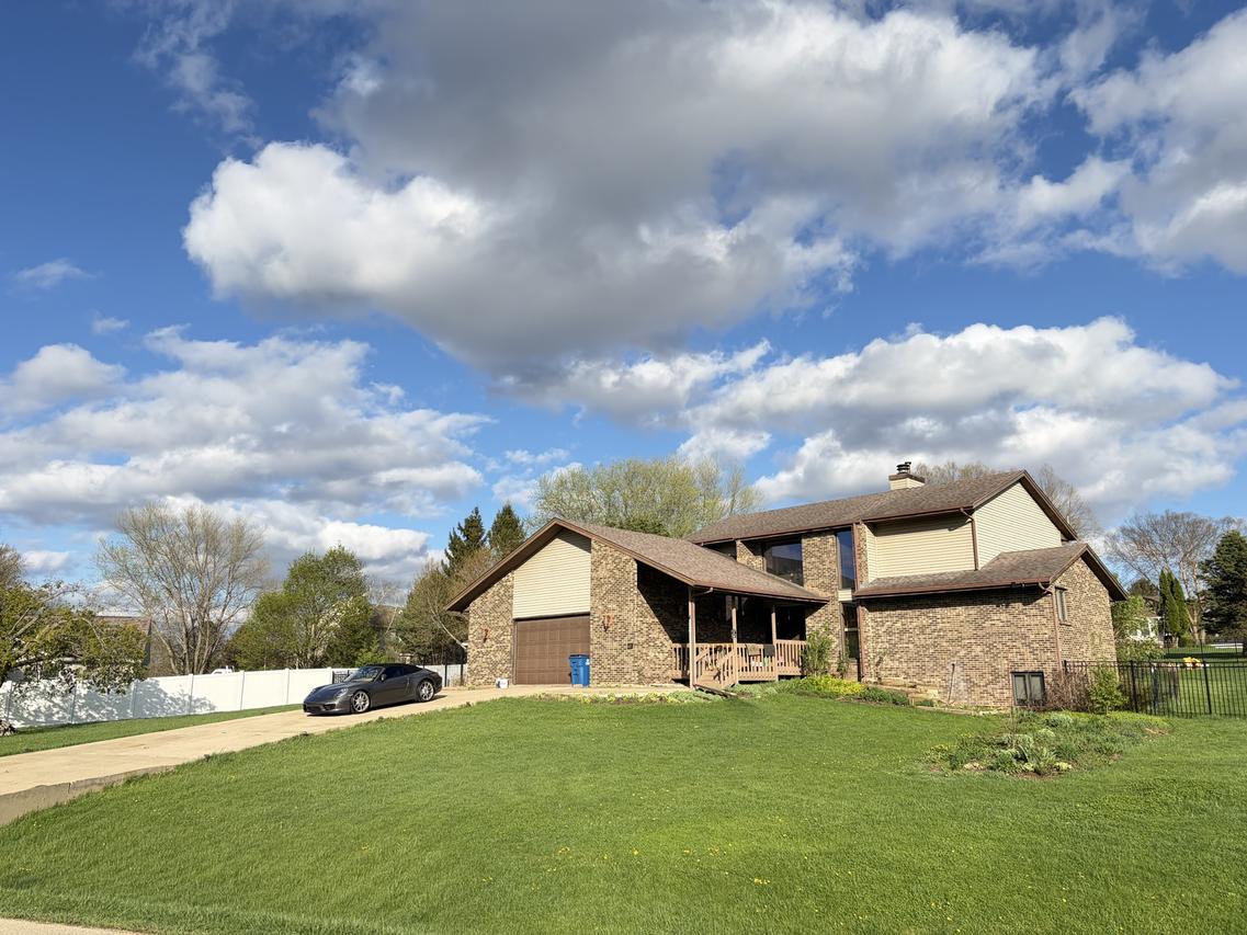 3261 N Silver Ridge Dr., Oregon, IL 61061