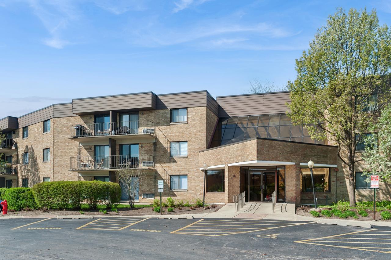 5550 Astor Ln. #303, Rolling Meadows, IL 60008