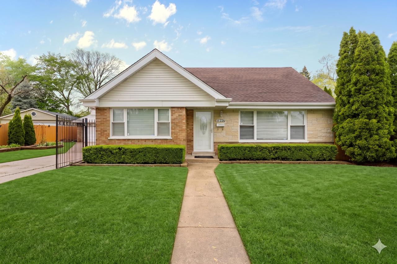 11226 Mandel Ave., Westchester, IL 60154
