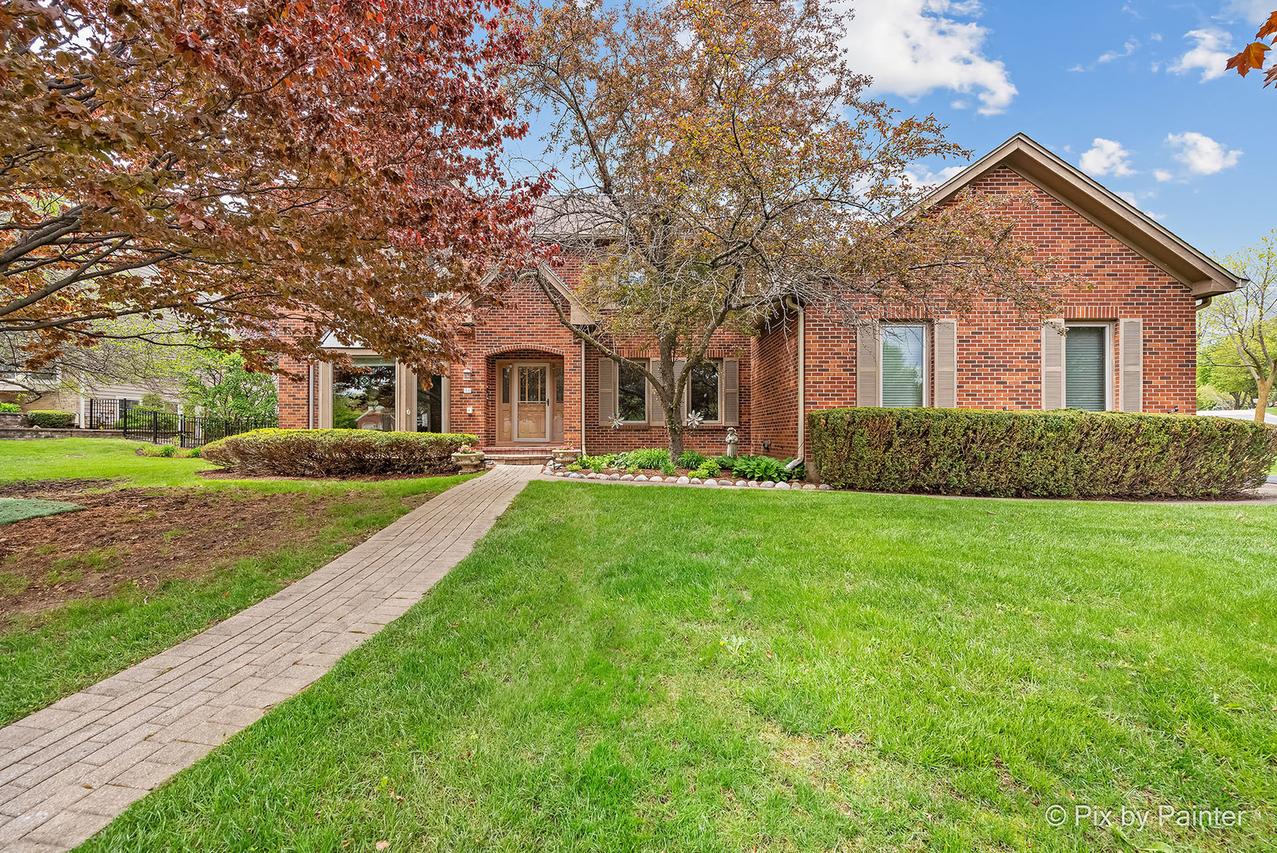 14 Hampton Ct., Algonquin, IL 60102