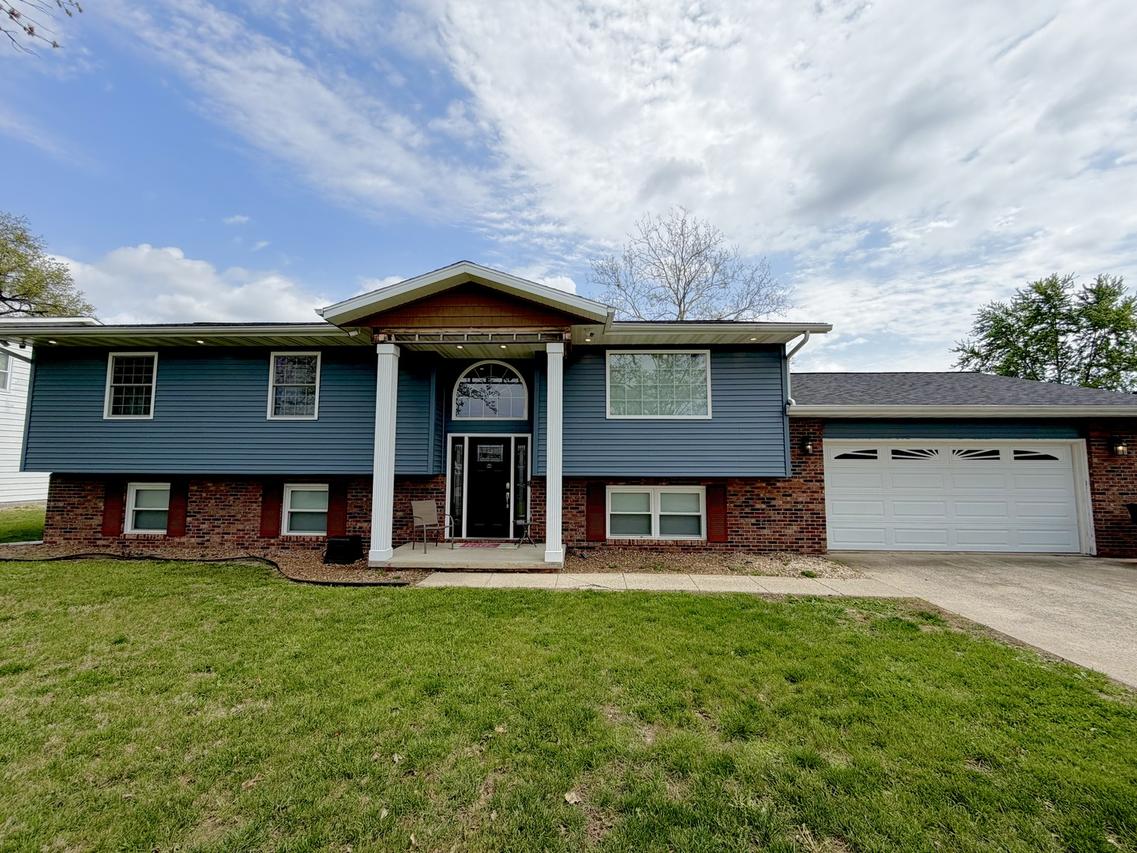 150 Woodland Dr., Salem, IL 62881