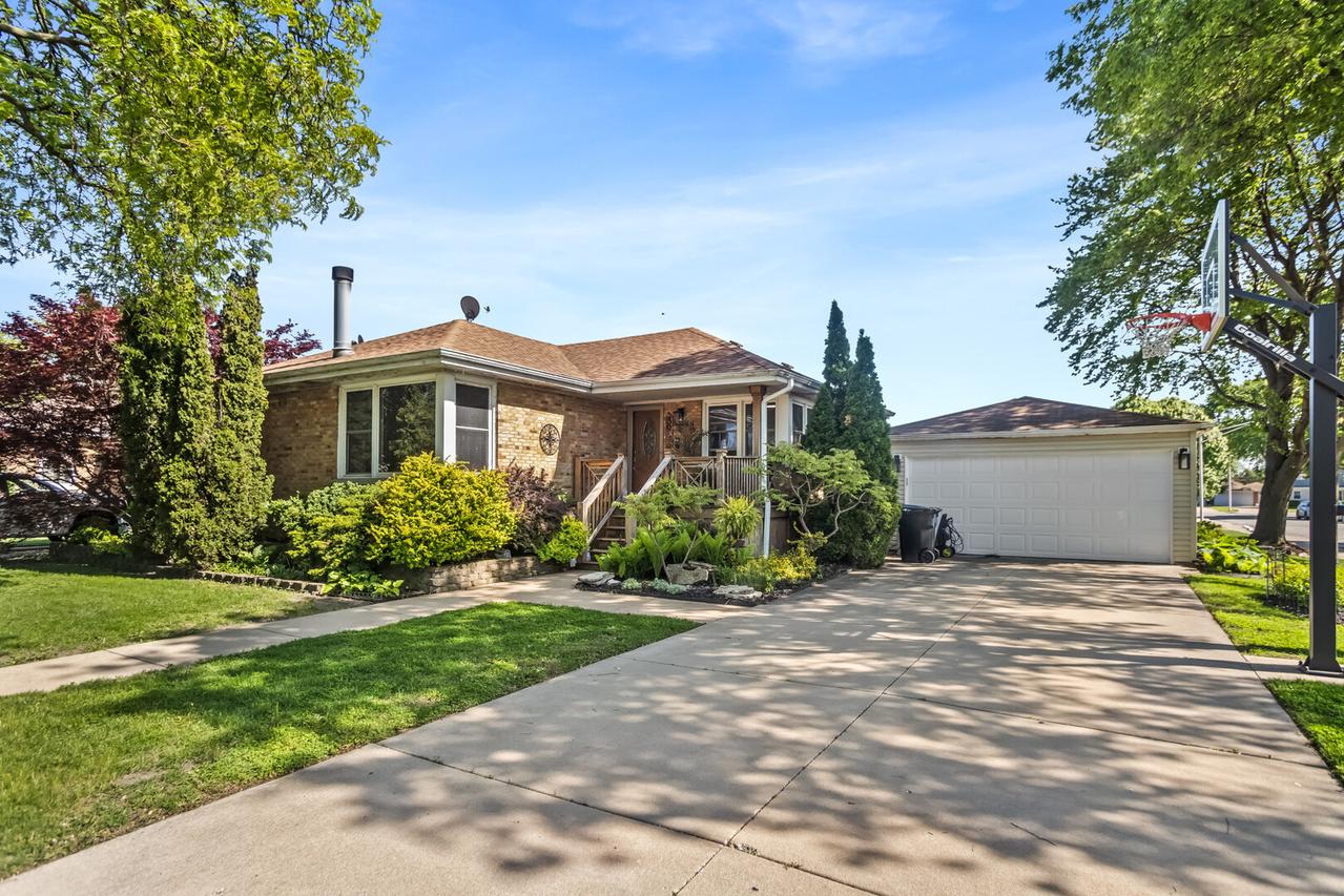 3923 W 106th St., Chicago, IL 60638