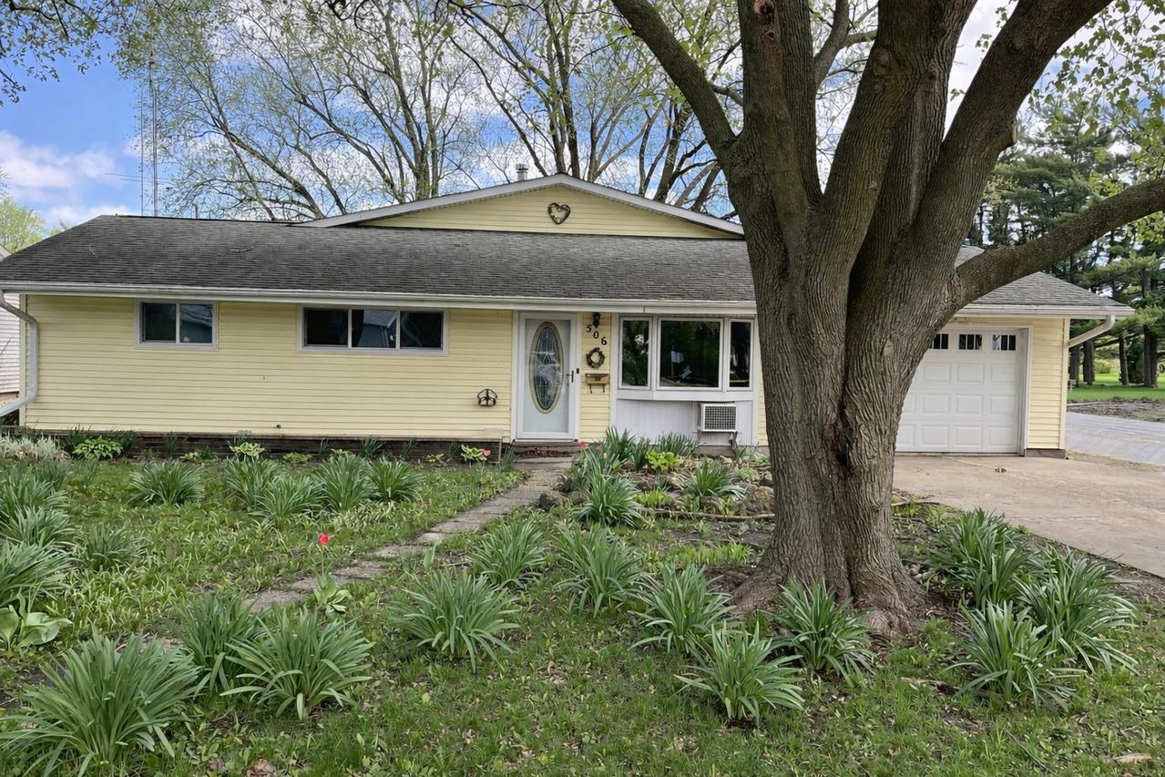 506 Parkside Dr., Sycamore, IL 60178