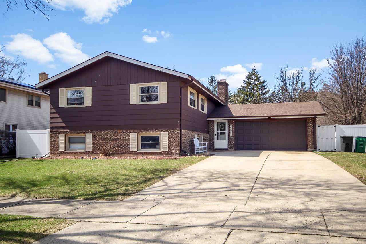 230 Millford Ln., Bloomingdale, IL 60108