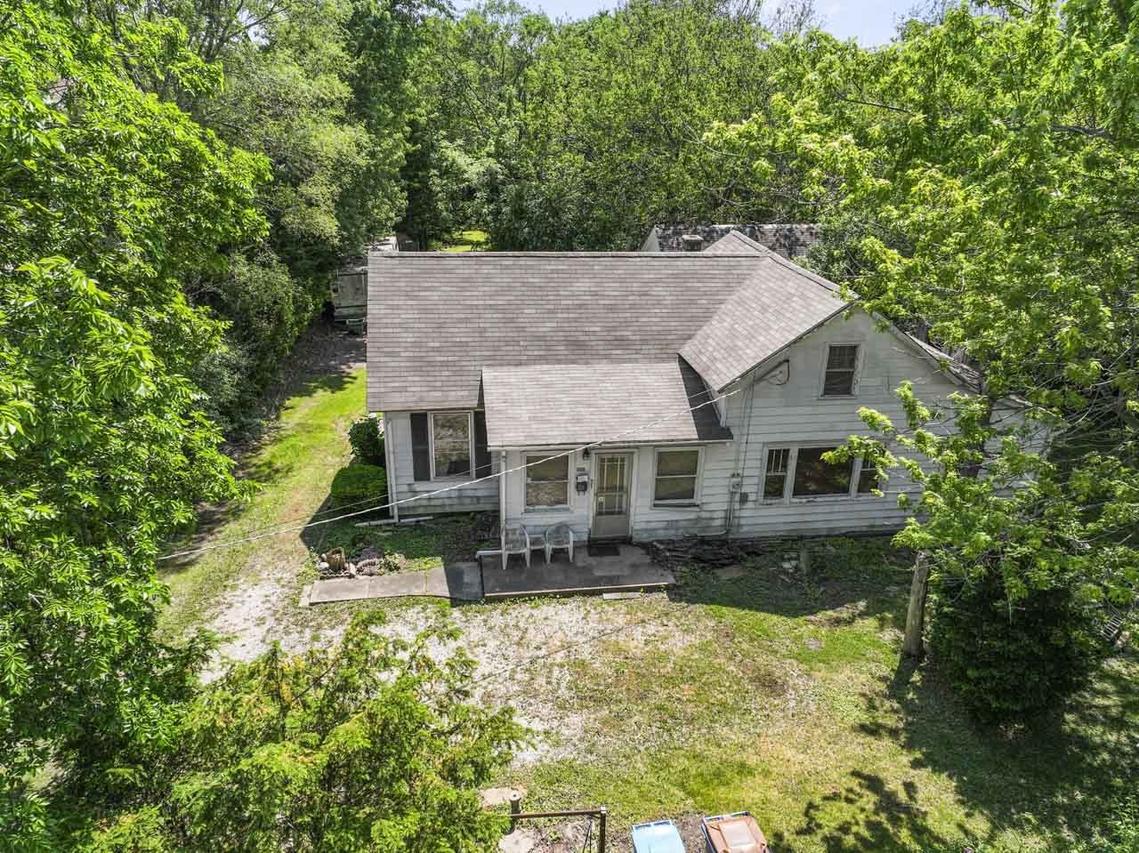 309 Landmeier Rd., Elk Grove Village, IL 60007