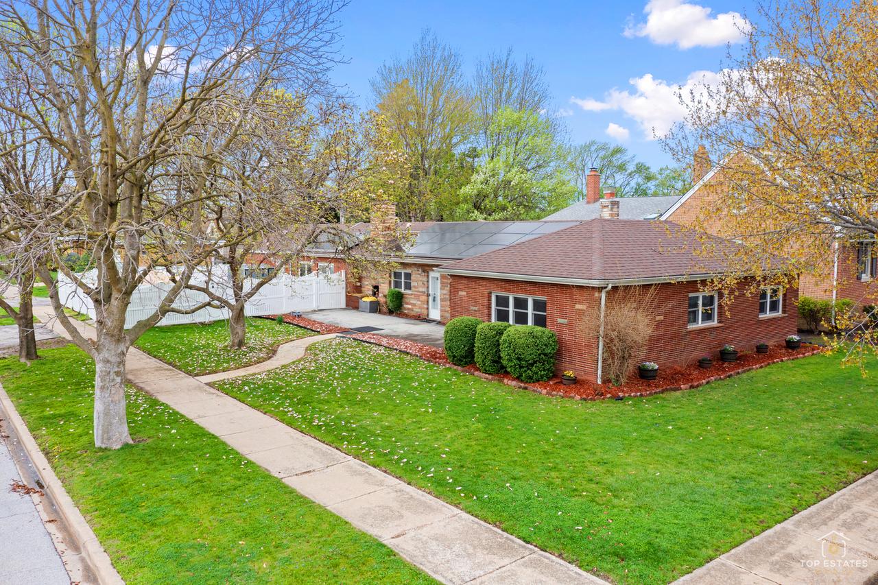 3850 W 93rd St., Evergreen Park, IL 60805