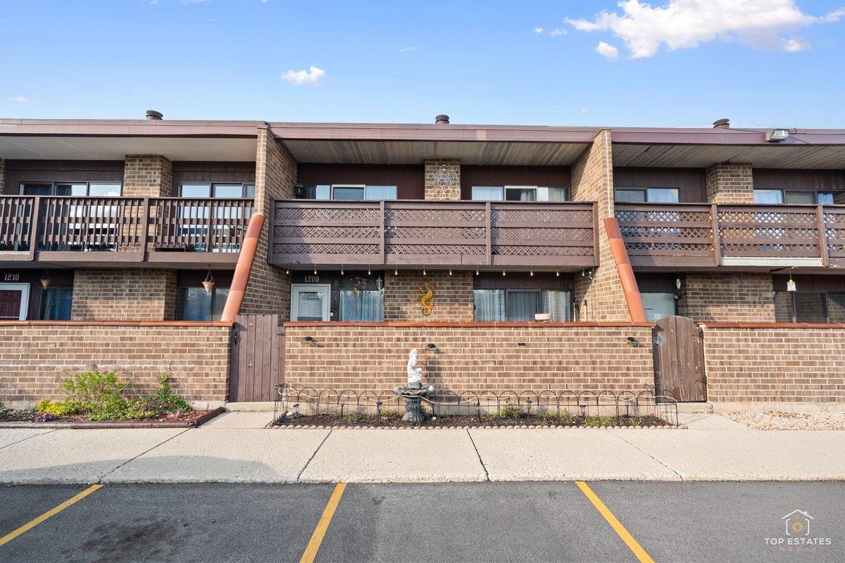 1209 Kenneth Cir., Elgin, IL 60120