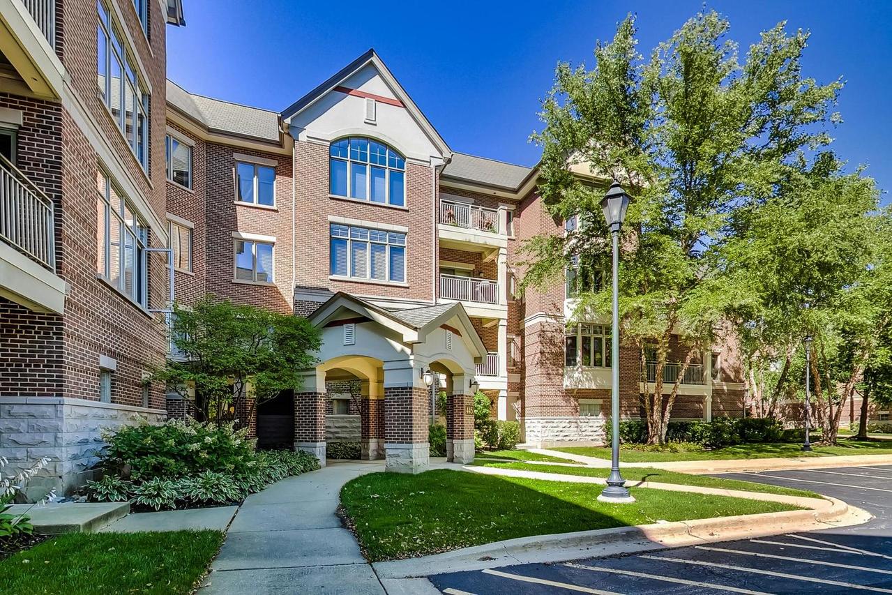 445 Village Green #207, Lincolnshire, IL 60069