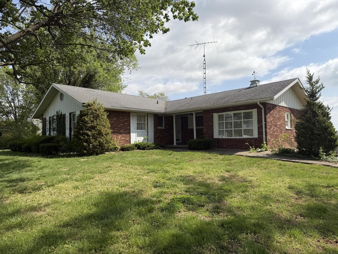 3486 State Route 13 Hwy., Pinckneyville, IL 62274