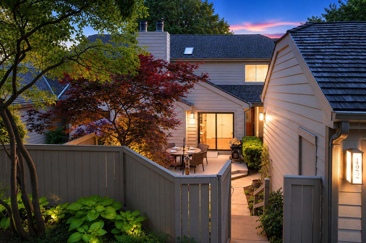 422 Valley View Rd., Lake Barrington, IL 60010