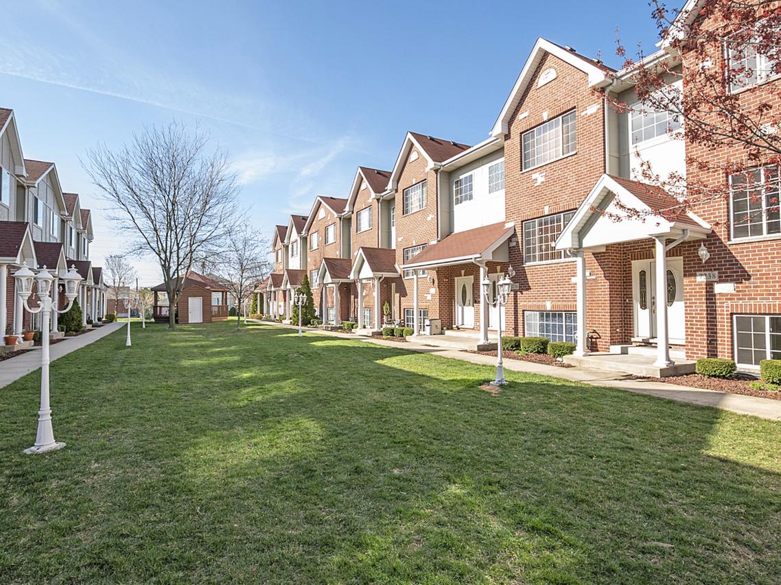 7204 W 83rd St., Bridgeview, IL 60455