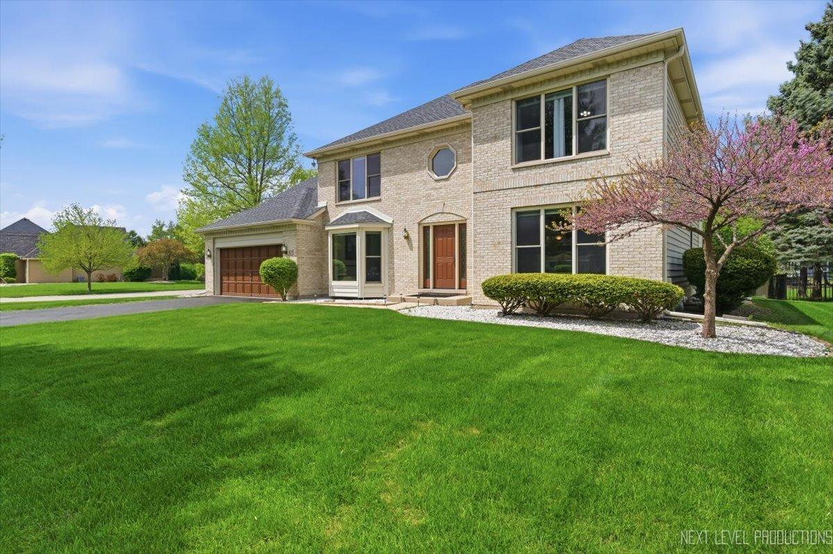 301 Stoneleigh Ln., Oswego, IL 60543